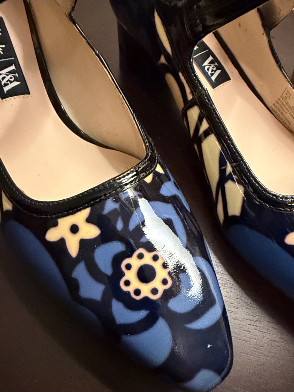 Clarks Patent Floral Mary Jane Flats in Blue and Cream size 8 - Picture 2 of 8